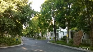 Lối vào khu biệt thự Vườn Tùng - Vườn Mai